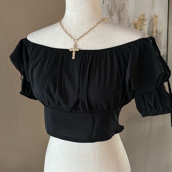 Crop off the shoulder black top - Picture 6 of 12